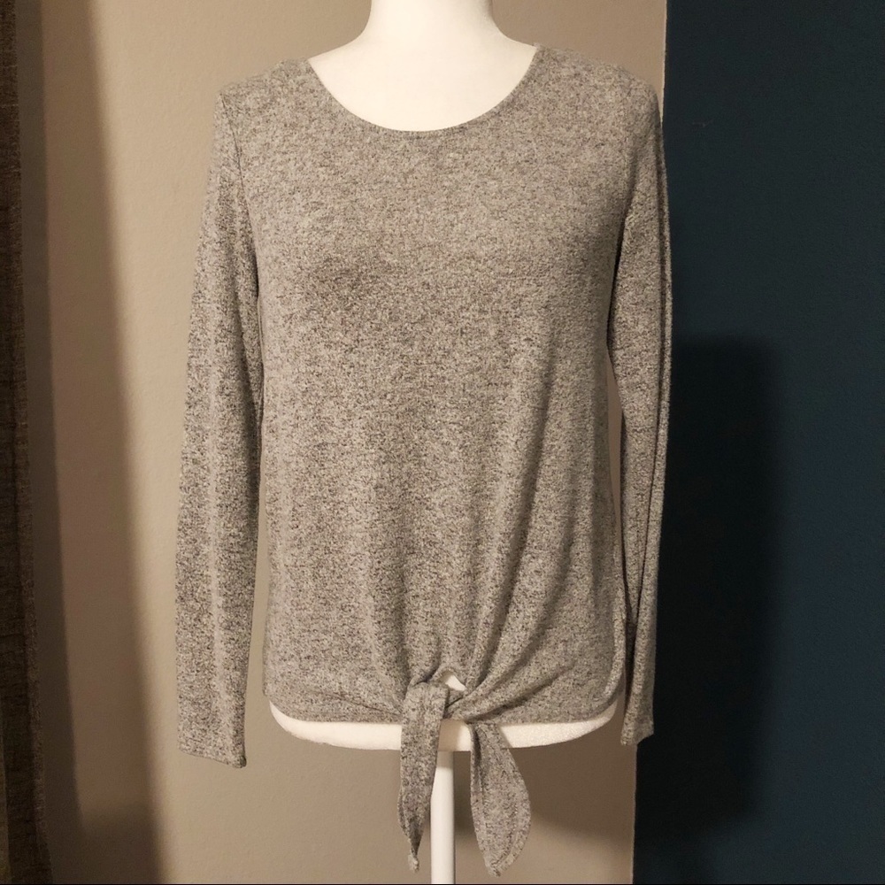 IZ Byer marled gray tie front blouse